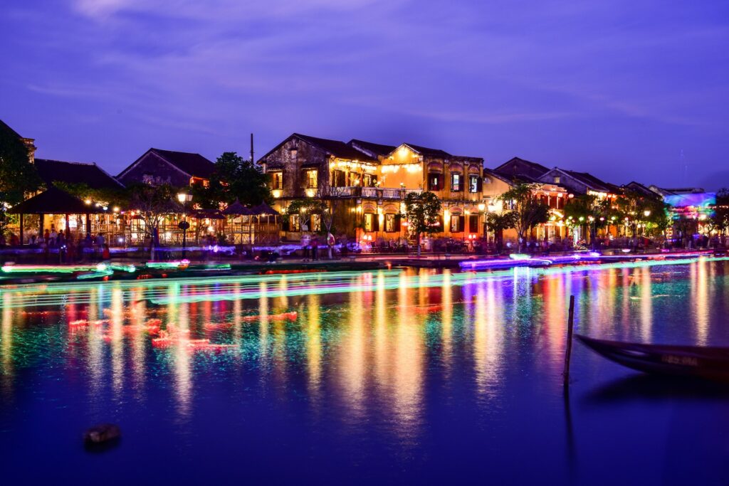 Ciudad de Hoi An iluminada por farolillos de colores, Patrimonio UNESCO Vietna