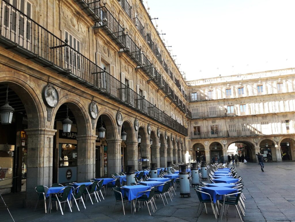Plaza Mayor de Salamanca al atardecer, ciudad universitaria Patrimonio UNESCO