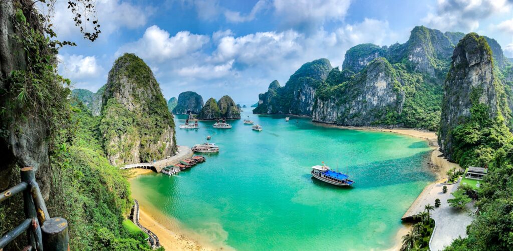 Bahía de Halong durante un crucero en Vietnam