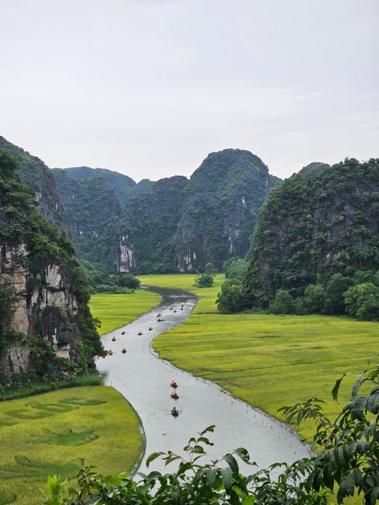 Paseo en sampán por Tam Coc en Ninh Binh